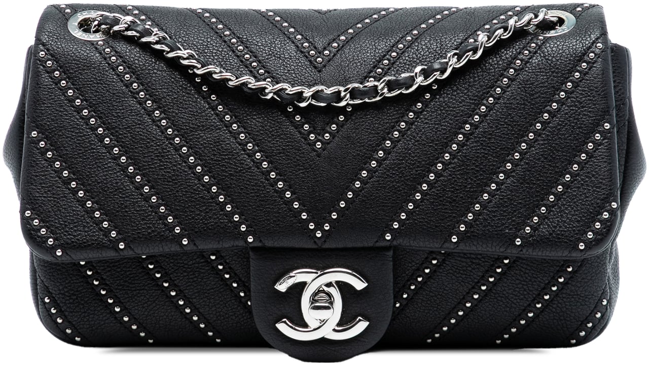 Chanel Small Chevron Calfskin Stud Wars Flap Zwart
