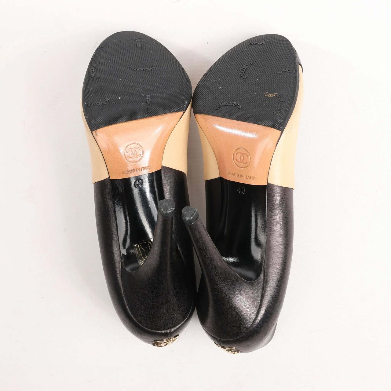 Chanel Chanel Coco Mark Leather Heels Beige x Black G26228, Size 40 EU Divers