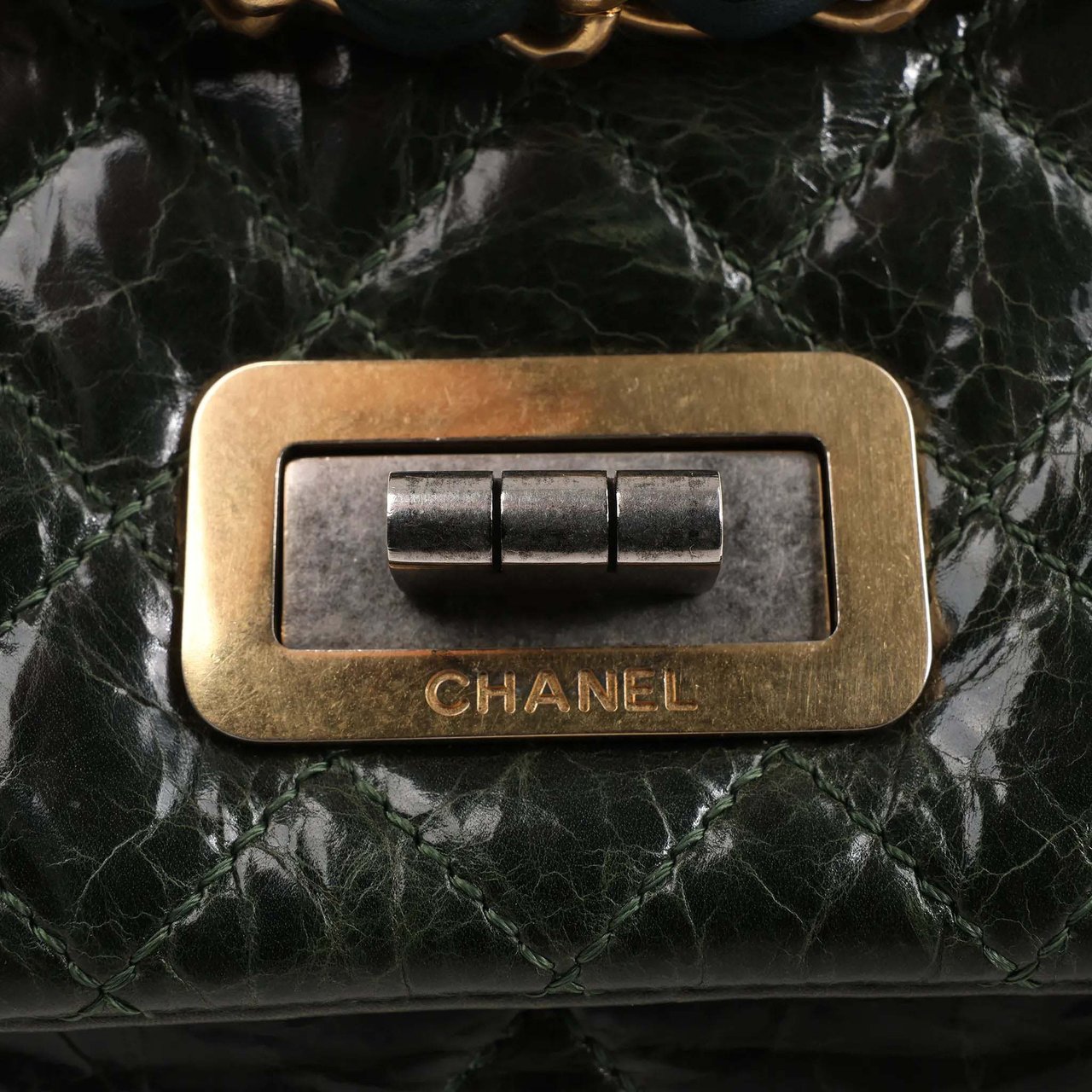 Chanel Chanel Reissue Accordion Quilted Leather Mix Shoulder Bag in Green Groen