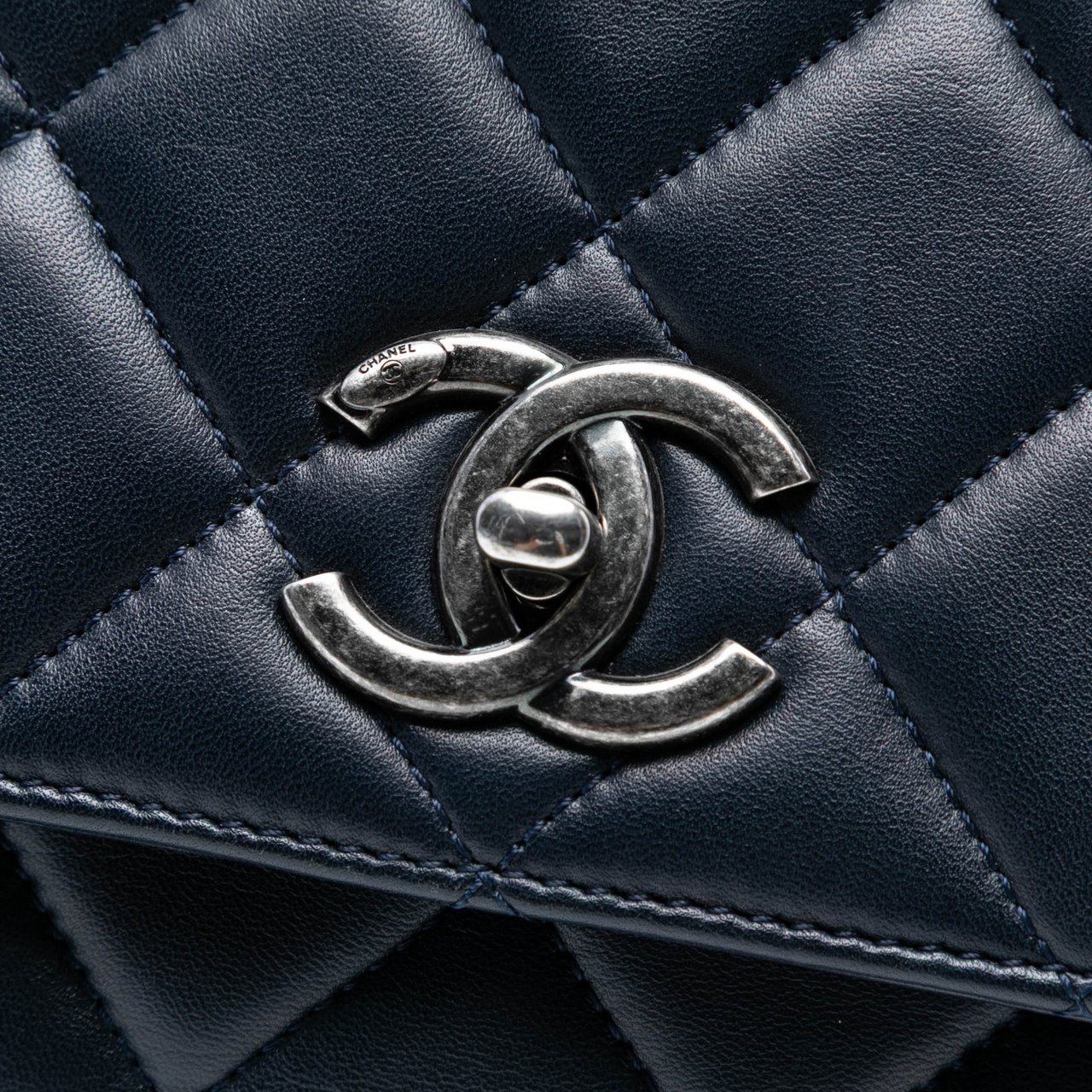 Chanel Large Lambskin Trendy CC Top Handle Flap Blauw