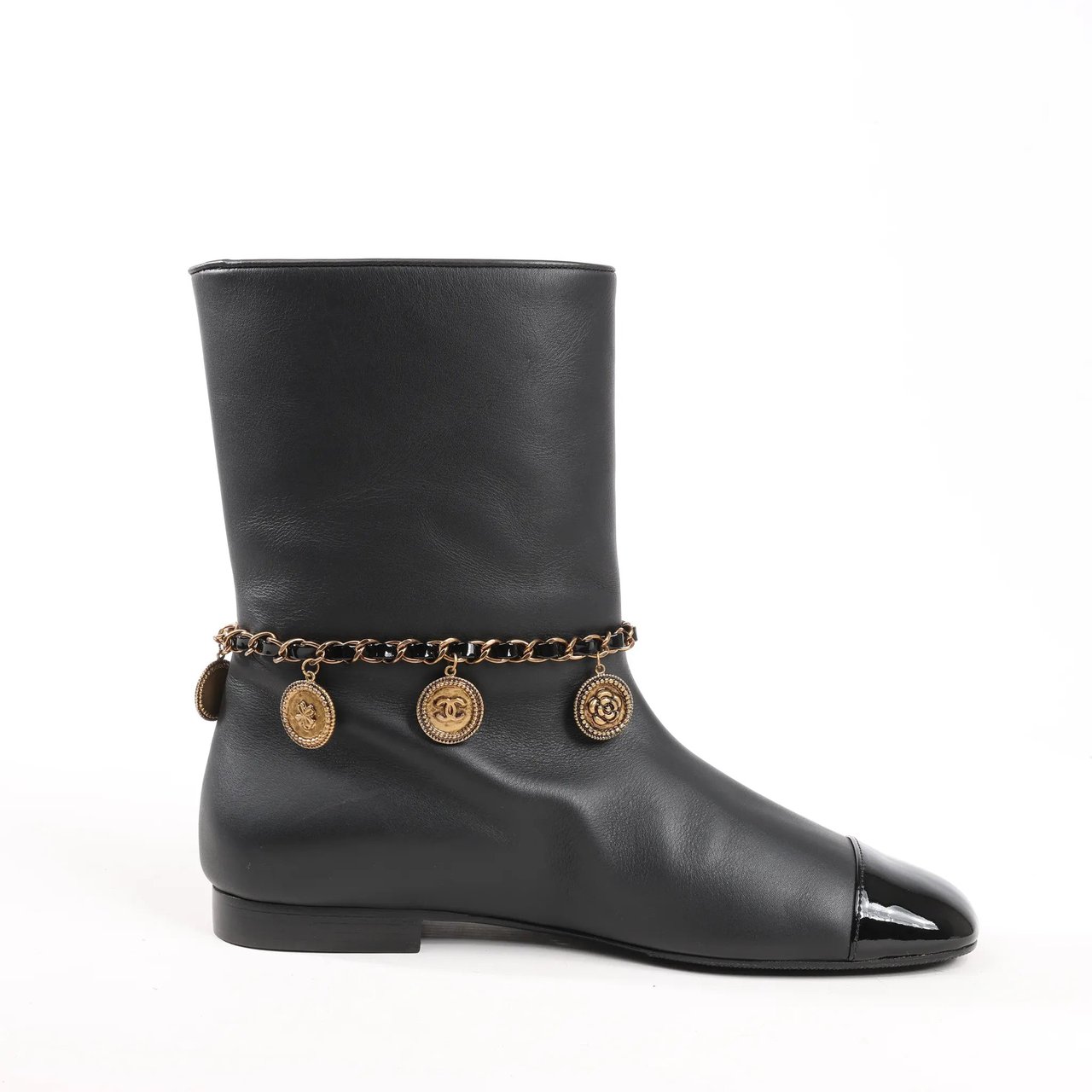 Chanel Chanel Coco Mark Camelia 17A Leather Ankle Boots in Black G32929, Size 36 EU Zwart
