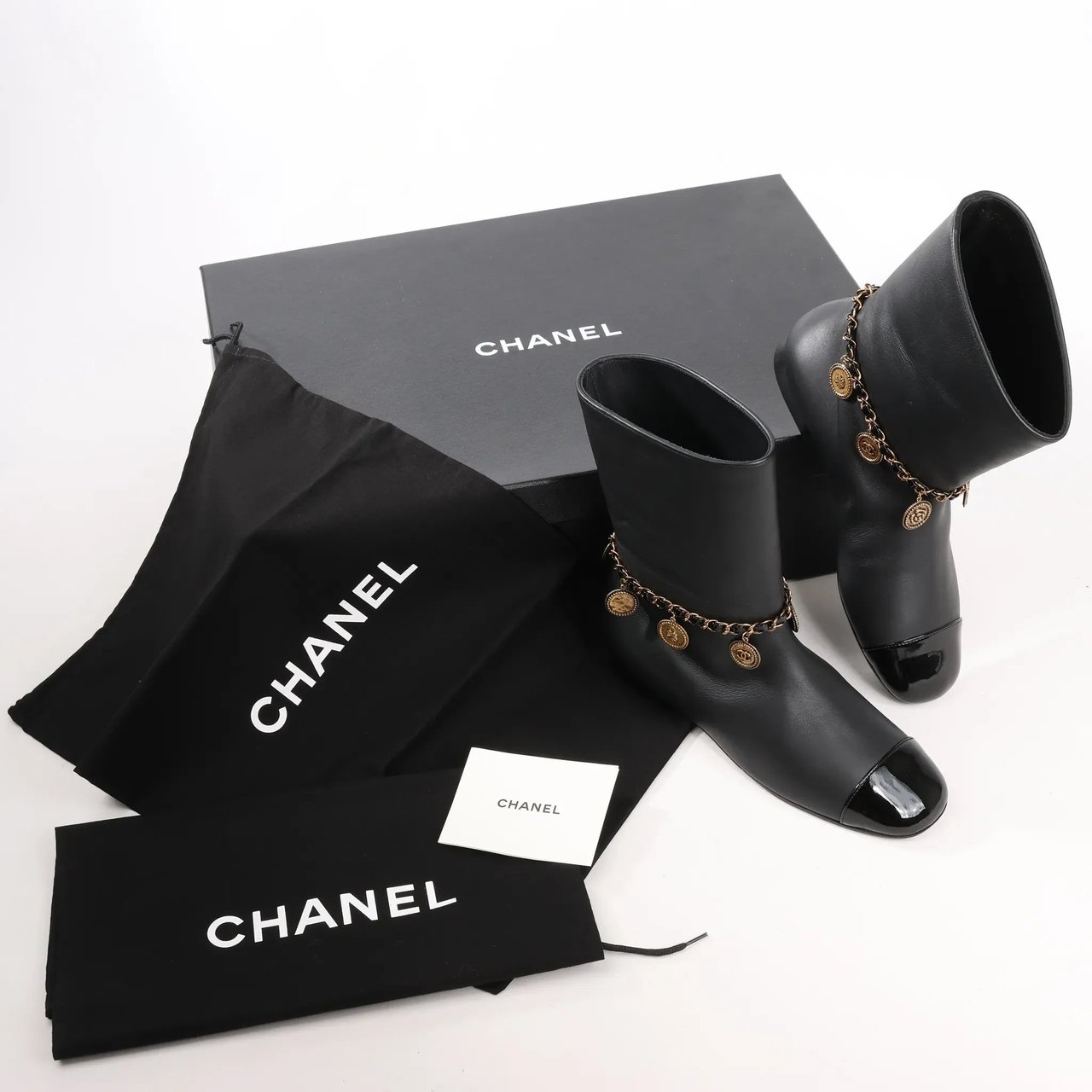 Chanel Chanel Coco Mark Camelia 17A Leather Ankle Boots in Black G32929, Size 36 EU Zwart