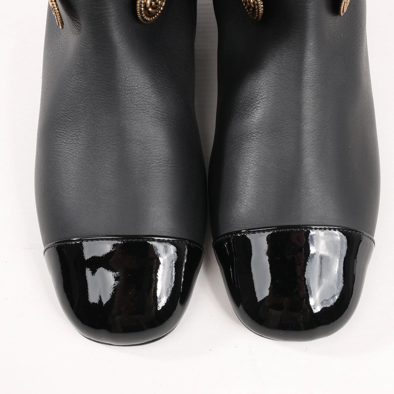 Chanel Chanel Coco Mark Camelia 17A Leather Ankle Boots in Black G32929, Size 36 EU Zwart