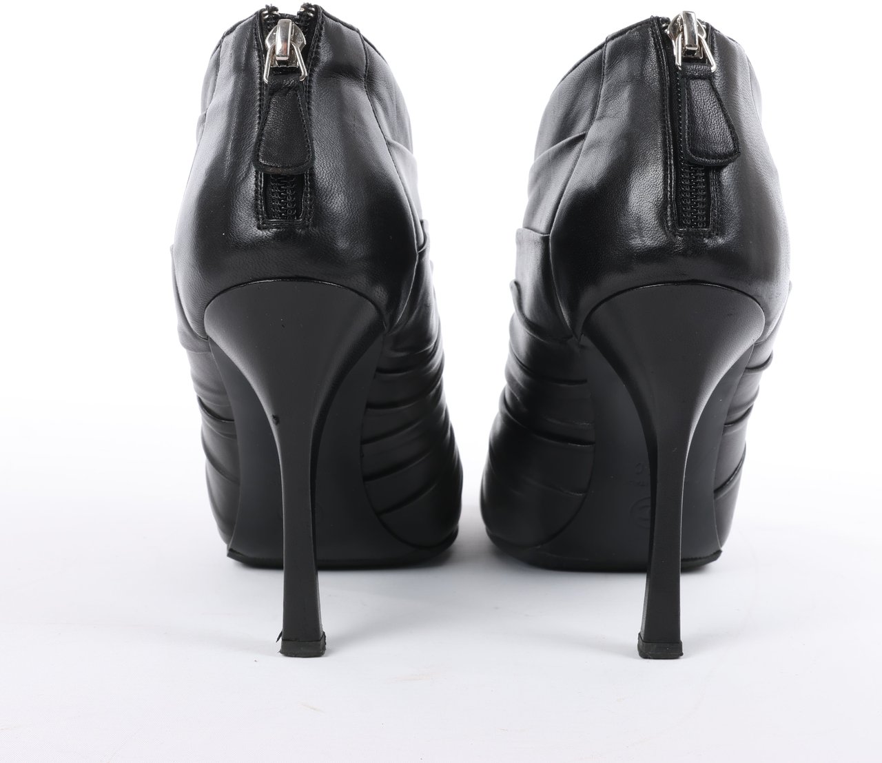 Chanel Chanel Coco Mark Camelia Leather Booties in Black G28629, Size 37.5 EU Zwart