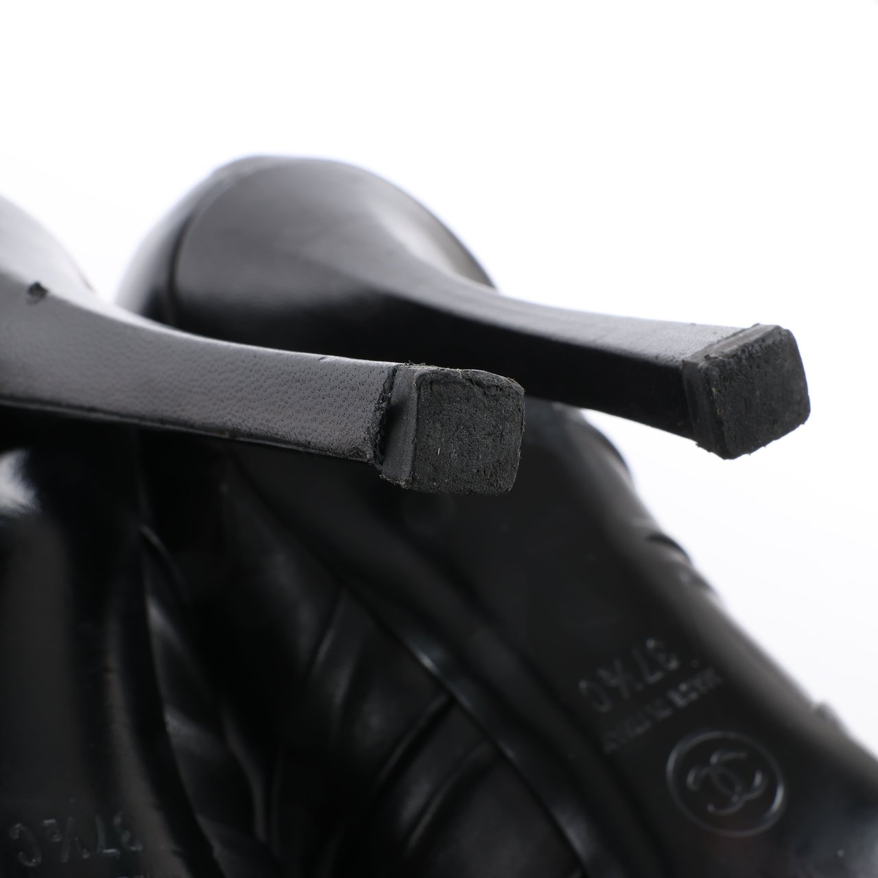 Chanel Chanel Coco Mark Camelia Leather Booties in Black G28629, Size 37.5 EU Zwart