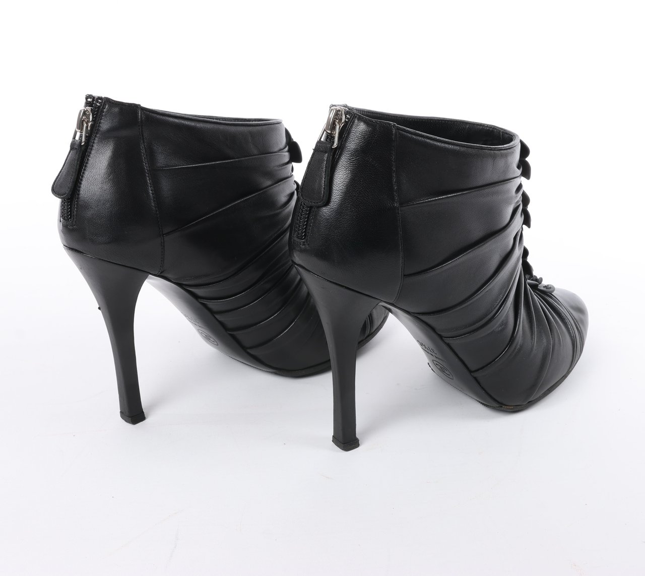 Chanel Chanel Coco Mark Camelia Leather Booties in Black G28629, Size 37.5 EU Zwart