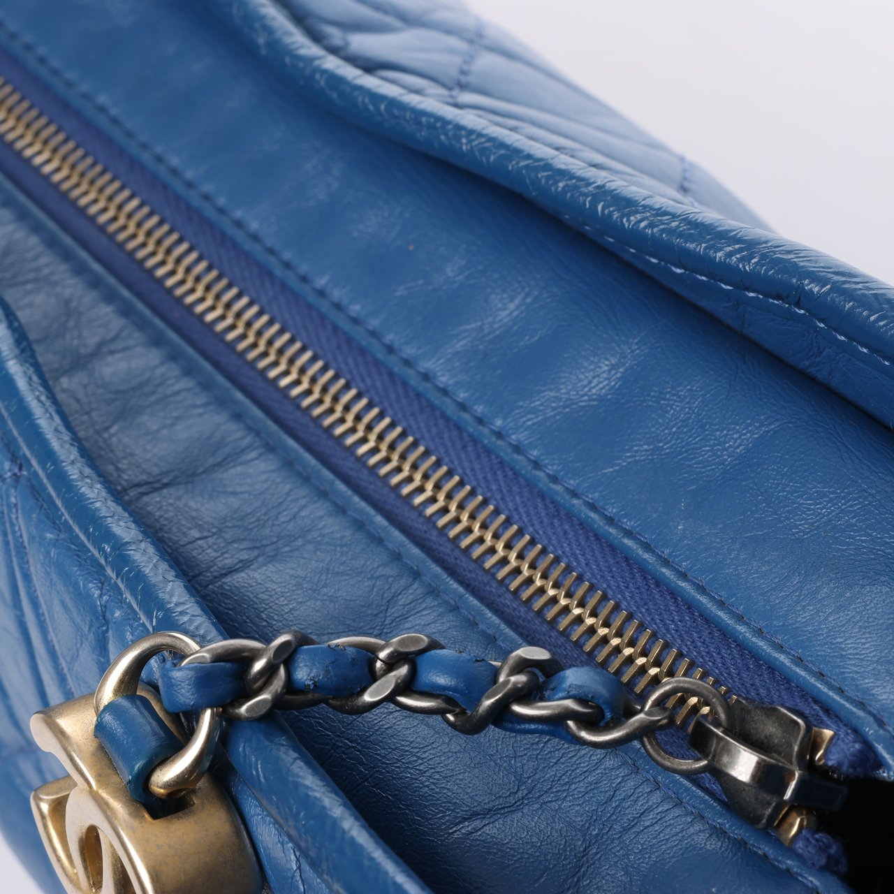 Chanel Gabrielle Doo Chanel Vintage calf Chain Shoulder Bag Blue Gold x Silver Metal Fittings 27113839 Blauw