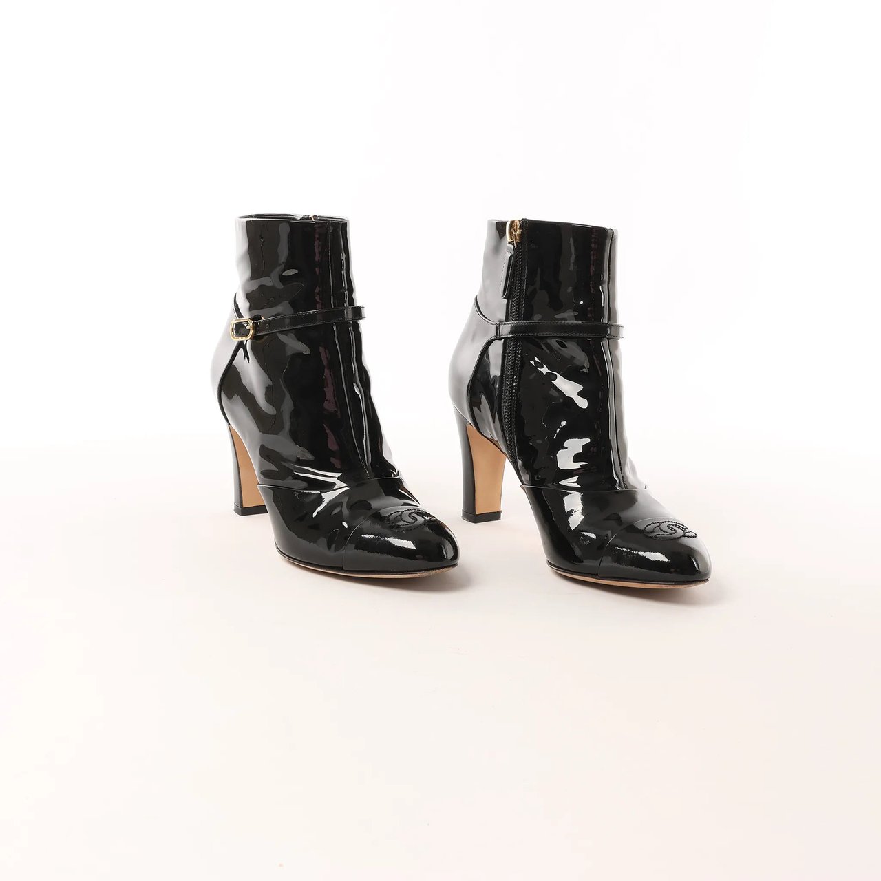 Chanel Chanel Coco Mark Patent Leather Ankle Boots in Black G31562, Size 37 C EU Zwart