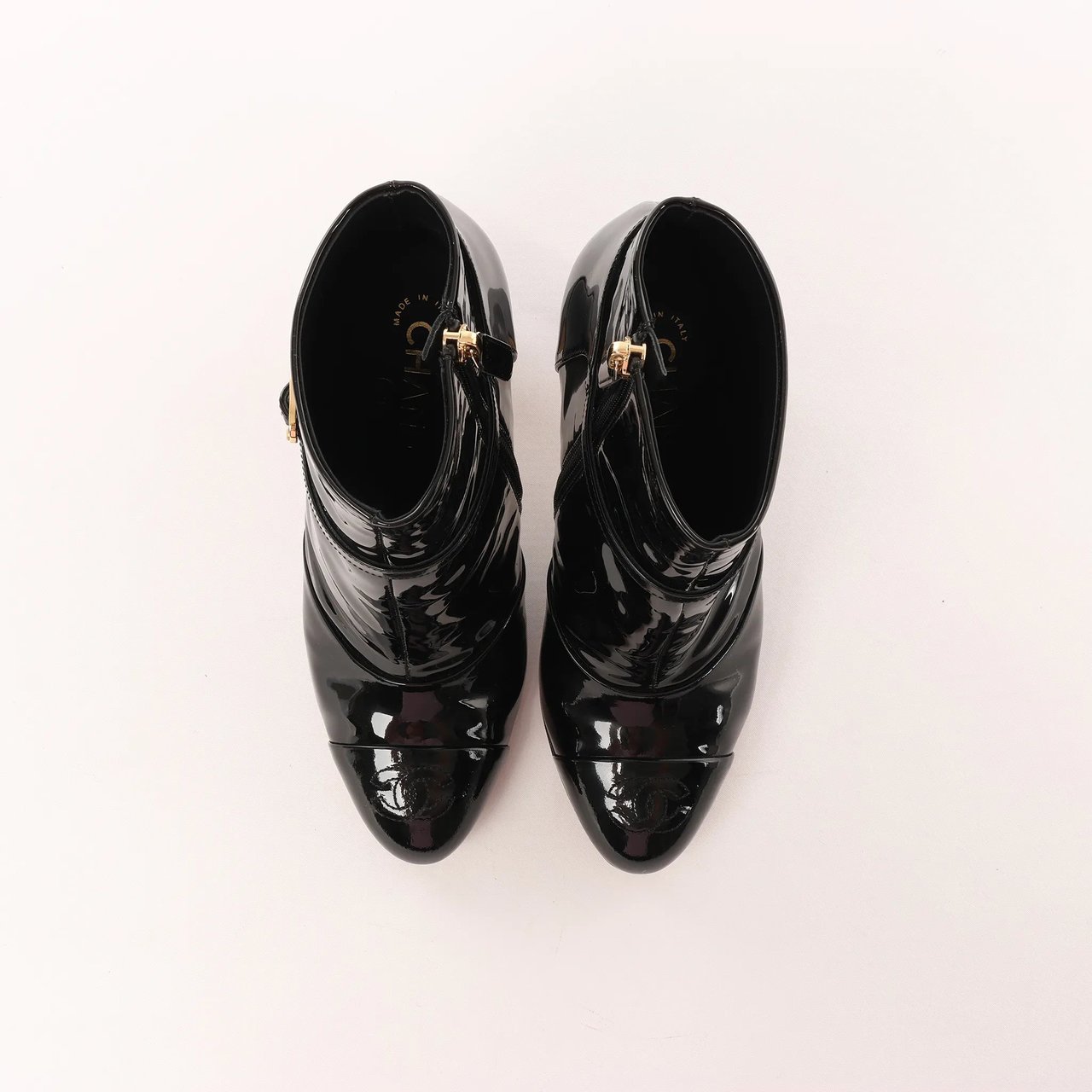 Chanel Chanel Coco Mark Patent Leather Ankle Boots in Black G31562, Size 37 C EU Zwart