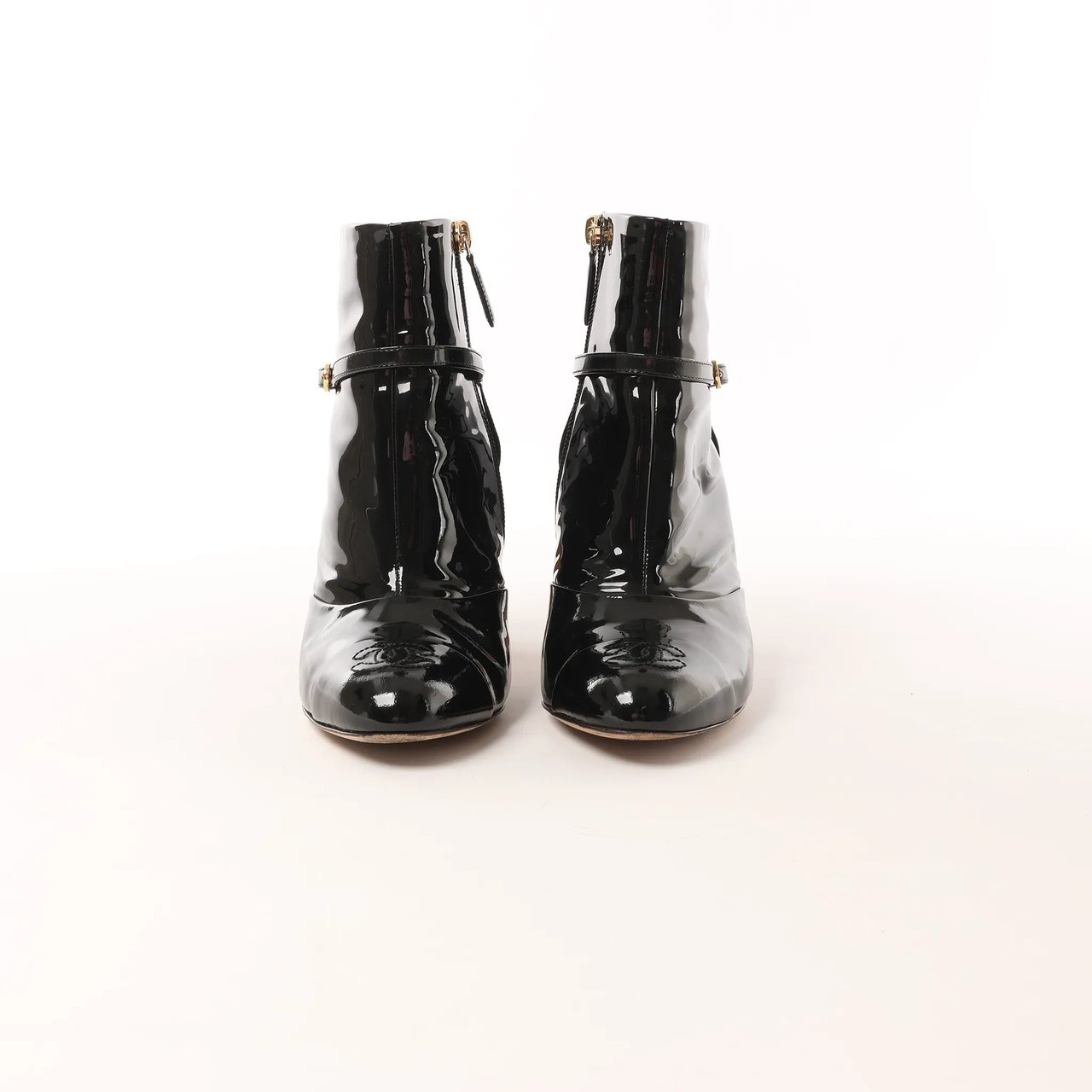 Chanel Chanel Coco Mark Patent Leather Ankle Boots in Black G31562, Size 37 C EU Zwart