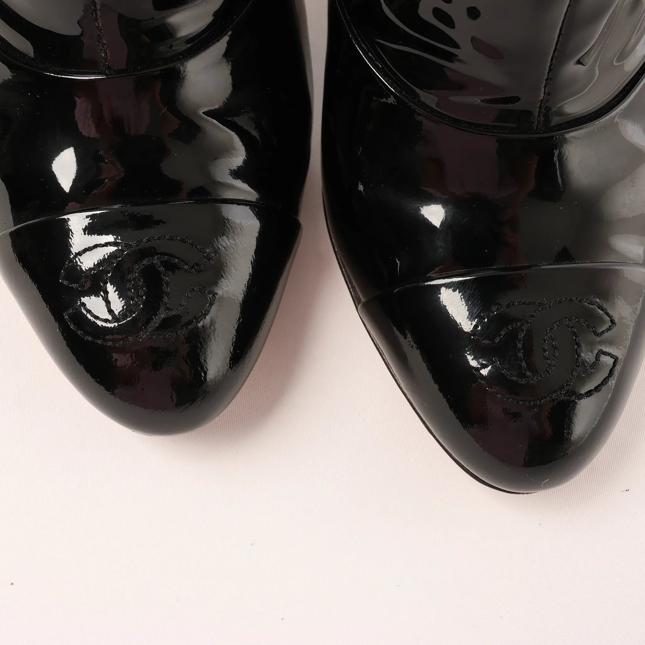 Chanel Chanel Coco Mark Patent Leather Ankle Boots in Black G31562, Size 37 C EU Zwart