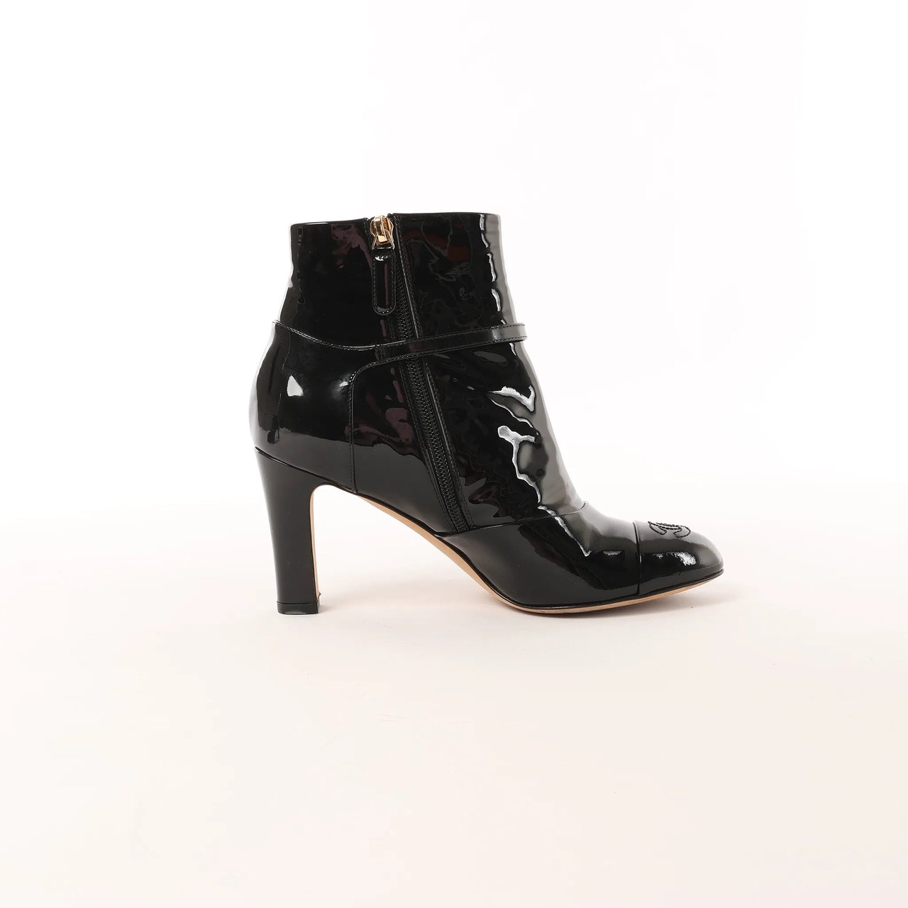 Chanel Chanel Coco Mark Patent Leather Ankle Boots in Black G31562, Size 37 C EU Zwart