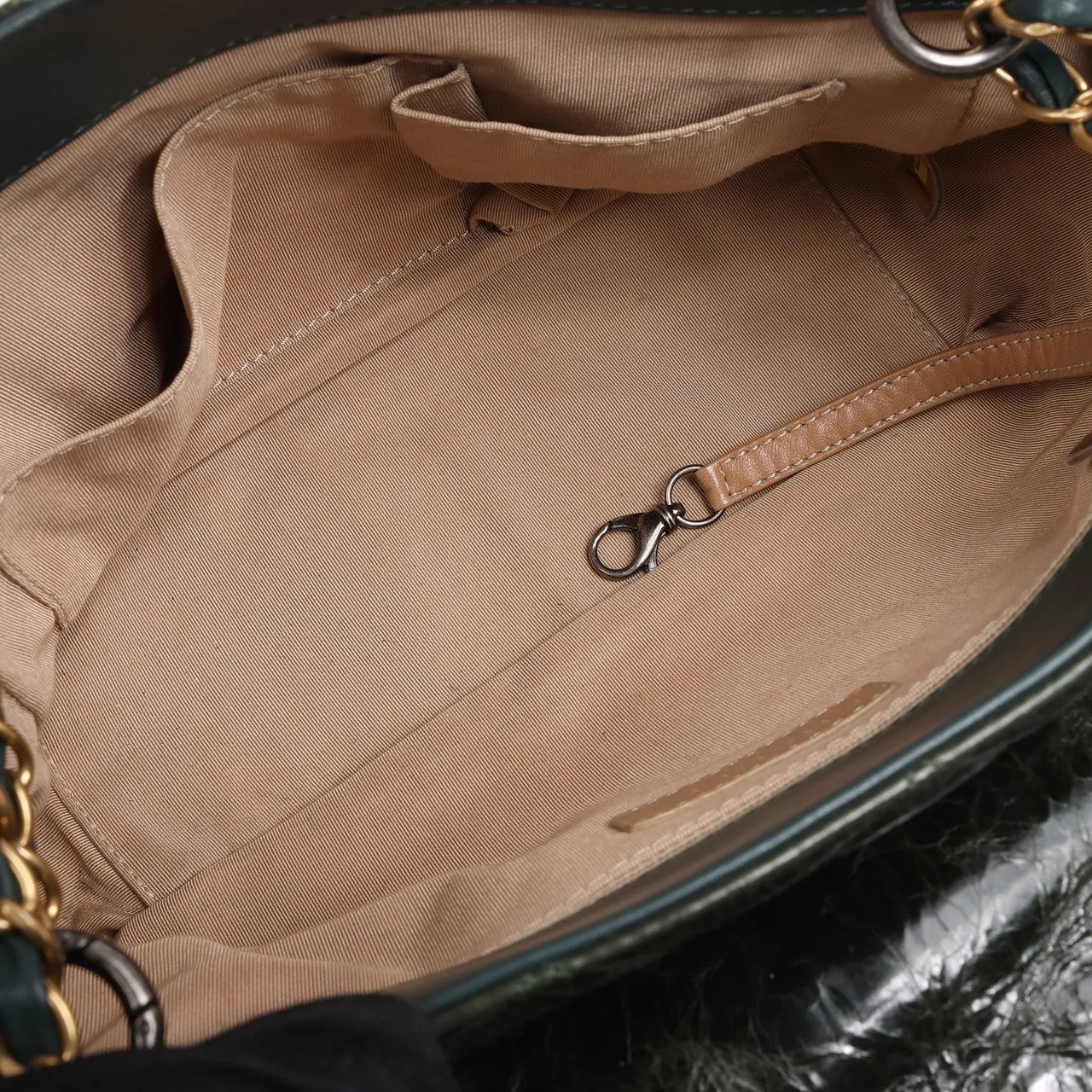 Chanel Reissue Accordion Quilted Leather Mix Shoulder Bag in Green Groen