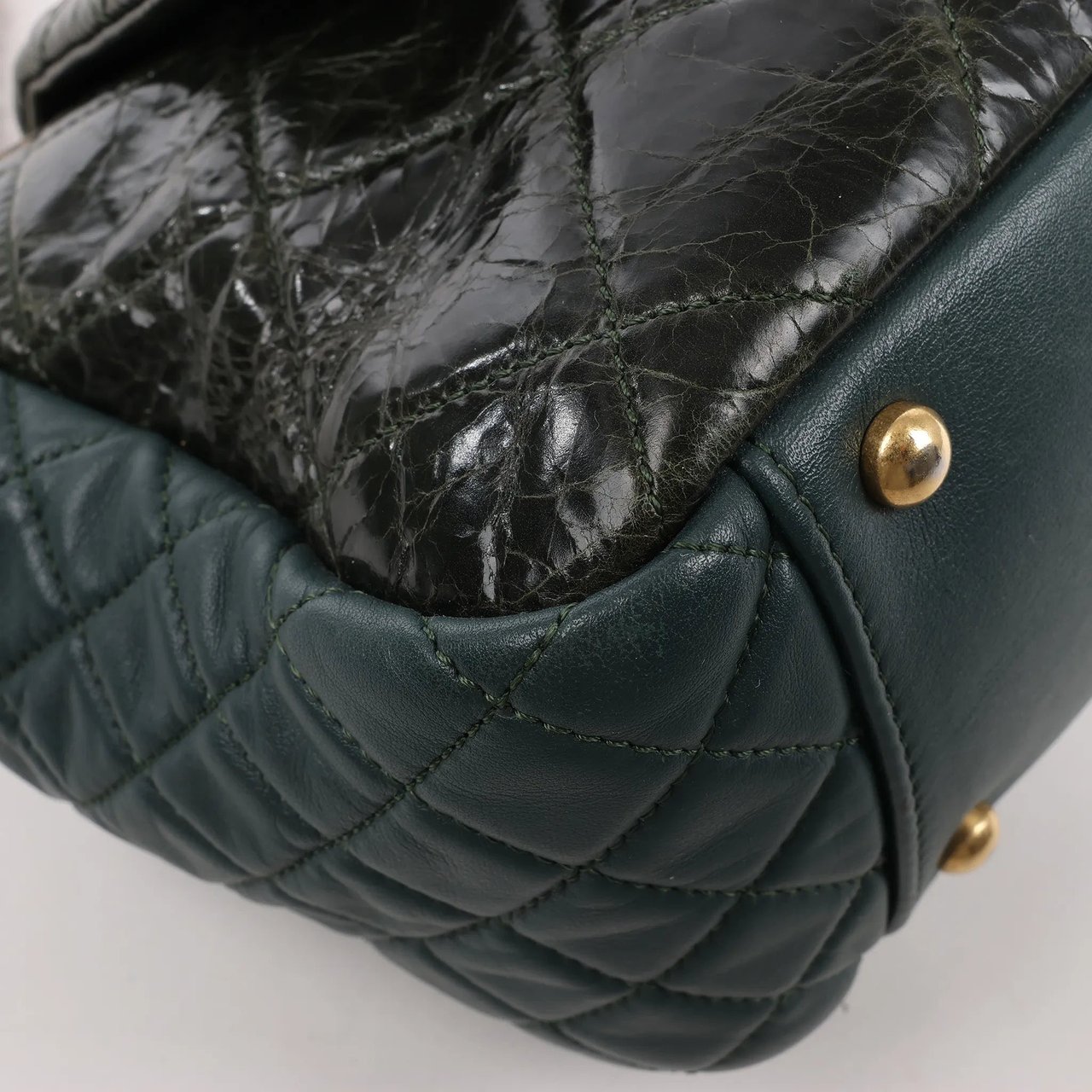 Chanel Reissue Accordion Quilted Leather Mix Shoulder Bag in Green Groen