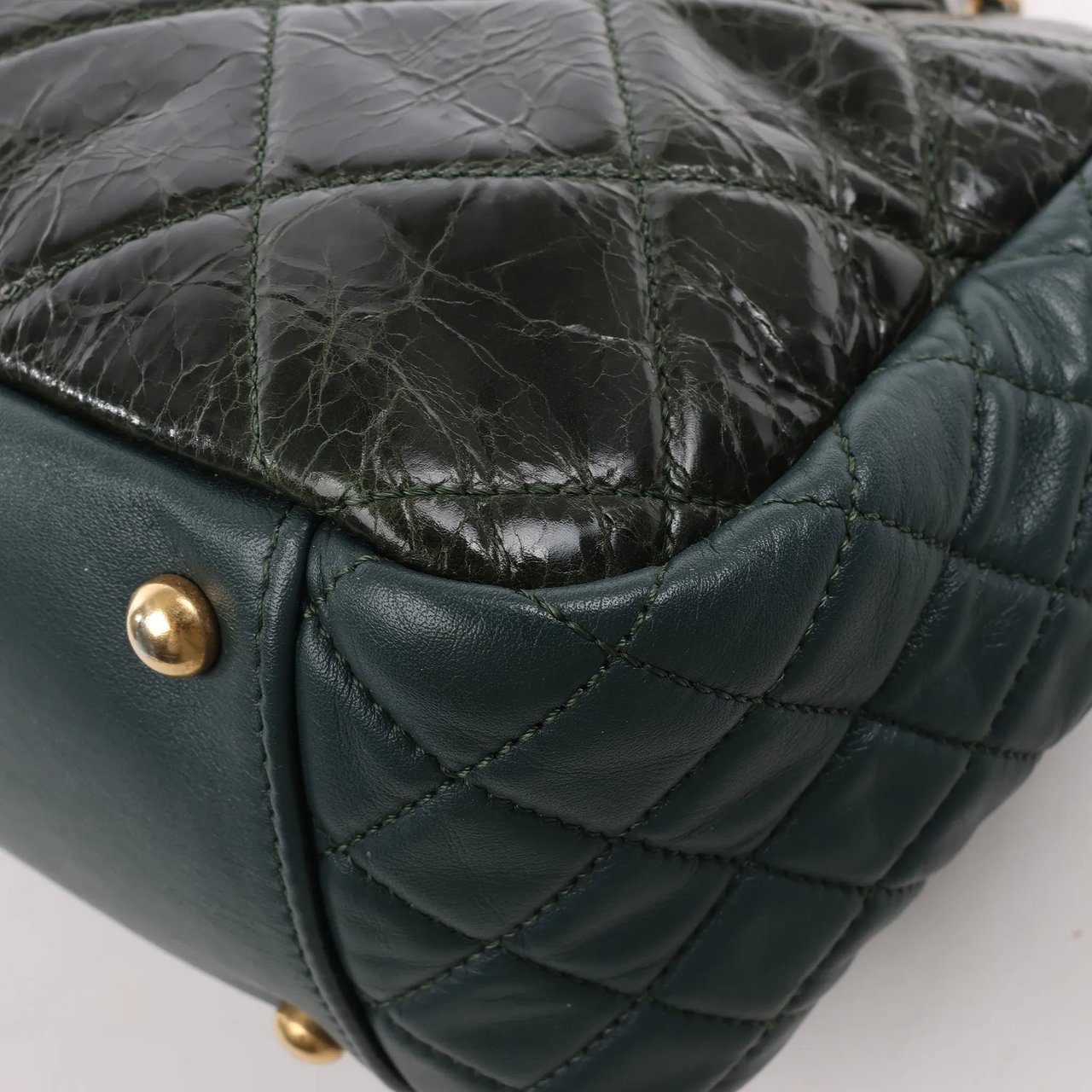 Chanel Reissue Accordion Quilted Leather Mix Shoulder Bag in Green Groen