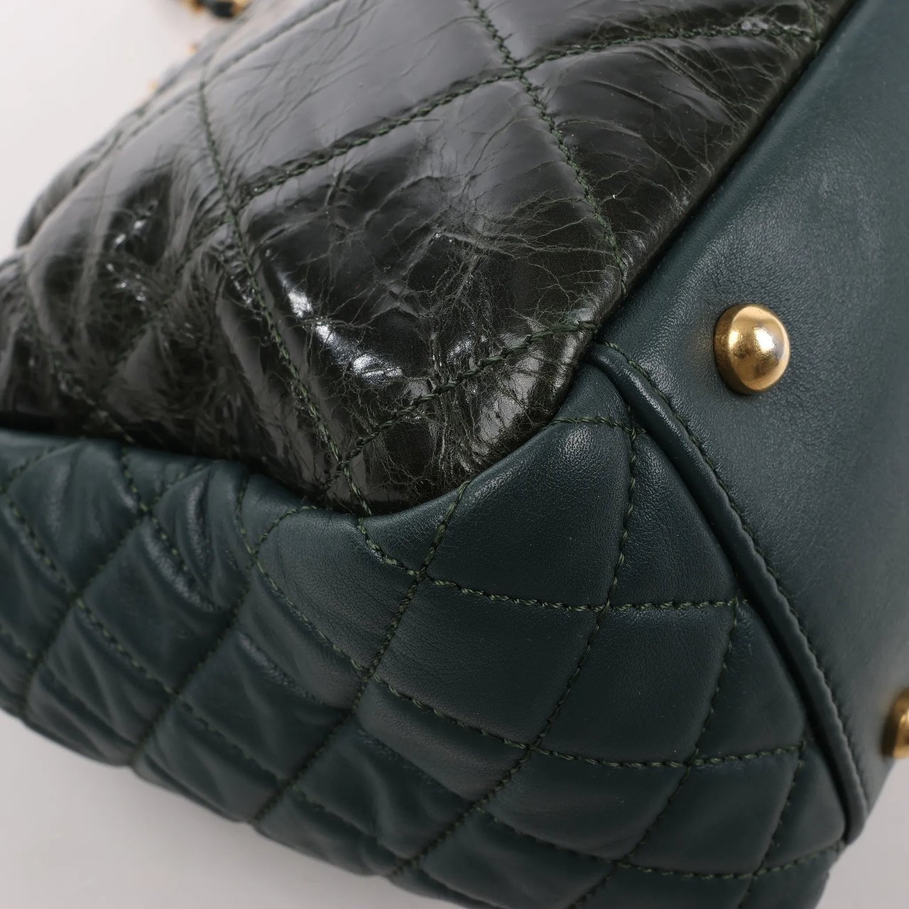 Chanel Reissue Accordion Quilted Leather Mix Shoulder Bag in Green Groen