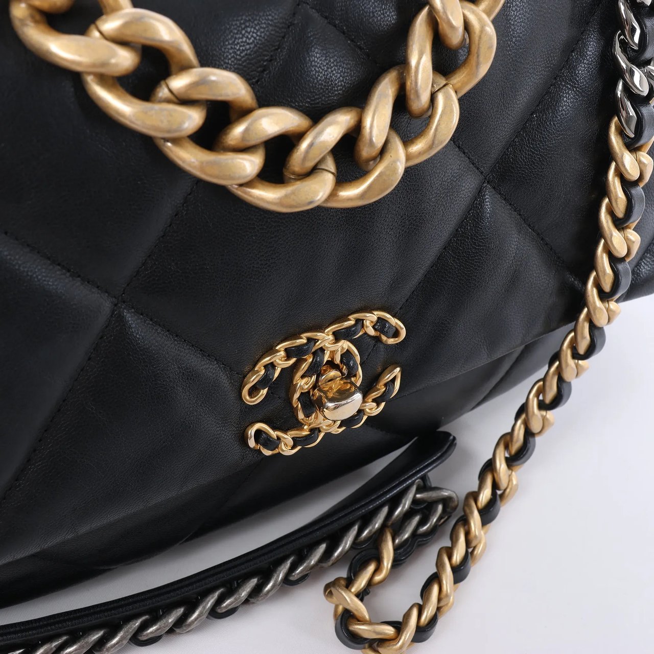 Chanel Chanel 19 Large Leather Chain Shoulder Bag in Black 30157954 Zwart