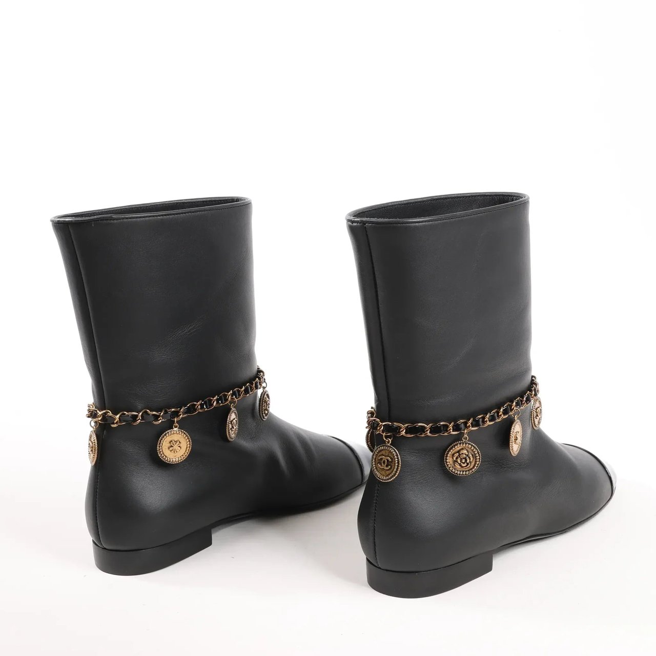Chanel Coco Mark Camelia 17A Leather Ankle Boots in Black G32929, Size 36 EU Zwart