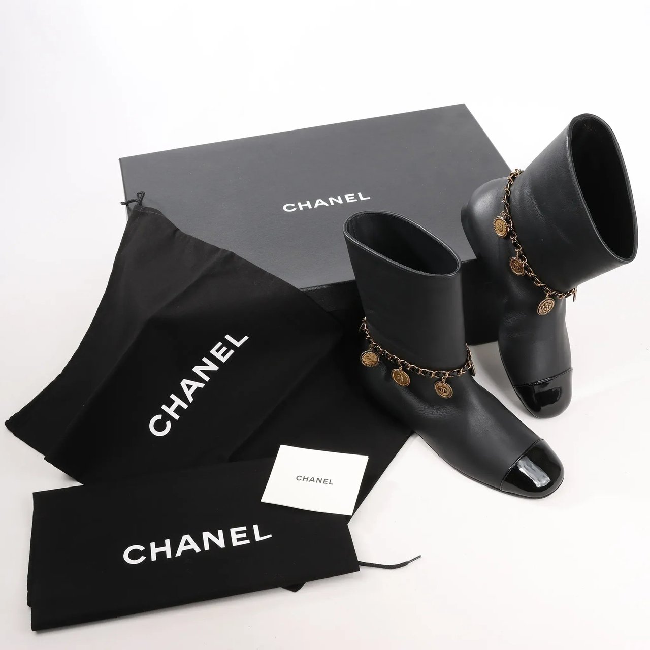 Chanel Coco Mark Camelia 17A Leather Ankle Boots in Black G32929, Size 36 EU Zwart
