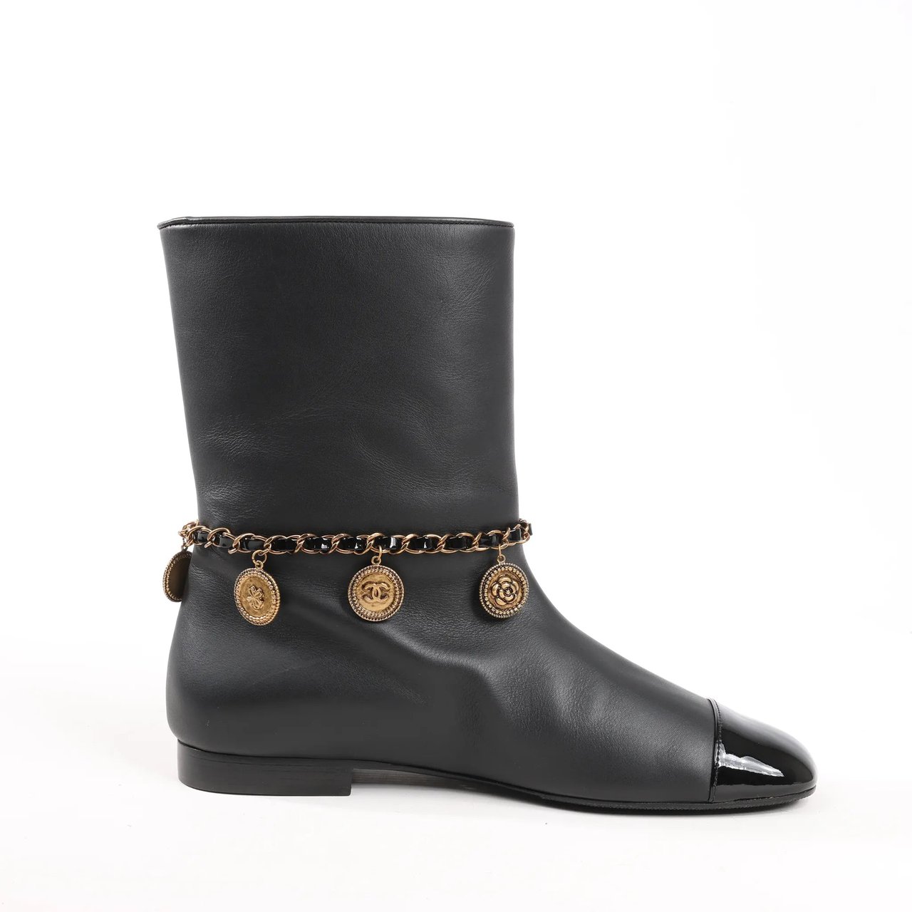 Chanel Coco Mark Camelia 17A Leather Ankle Boots in Black G32929, Size 36 EU Zwart