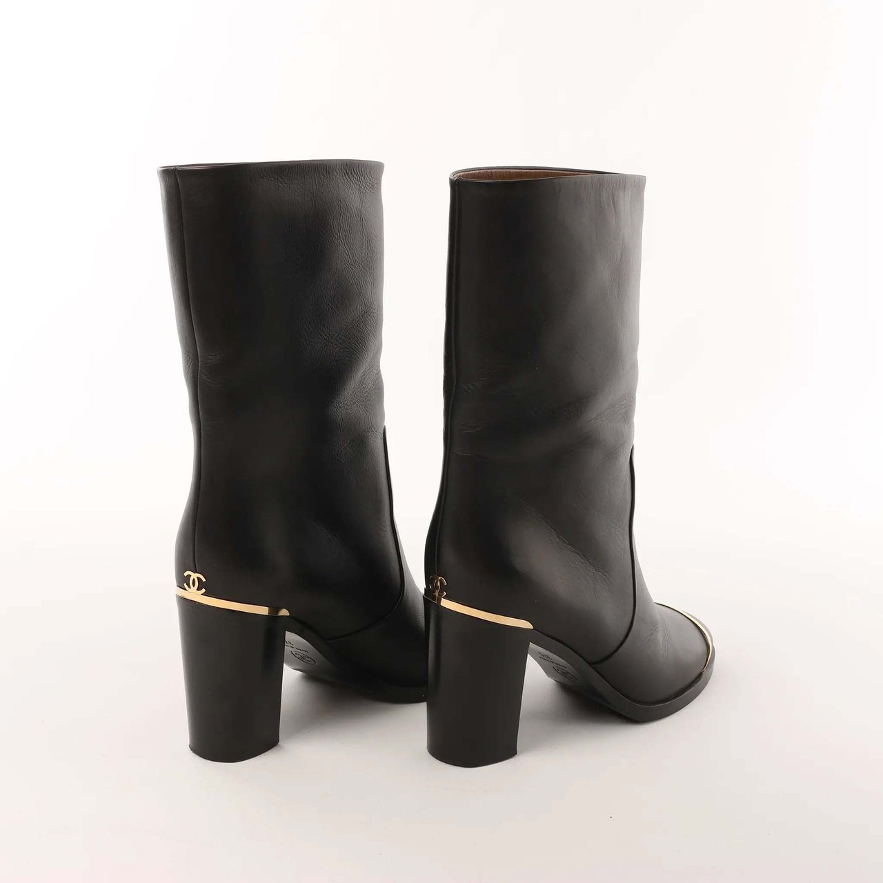 Chanel Coco Mark Leather Boots in Black x Gold G28737, Size 37C EU Zwart