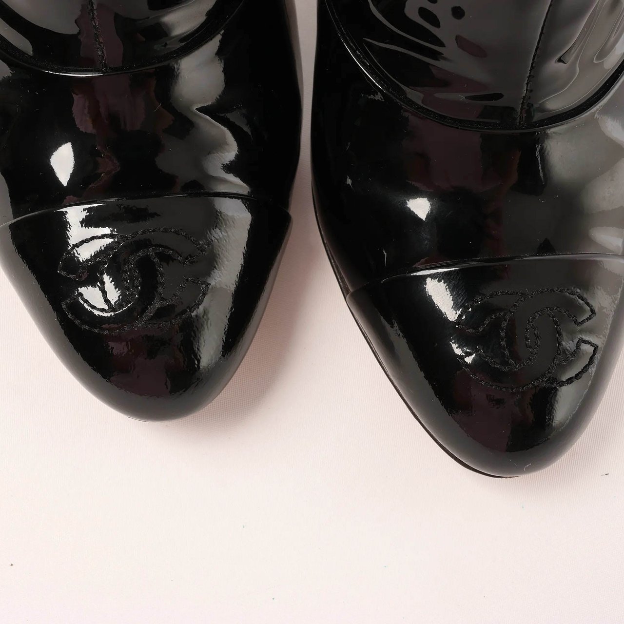 Chanel Coco Mark Patent Leather Ankle Boots in Black G31562, Size 37 C EU Zwart