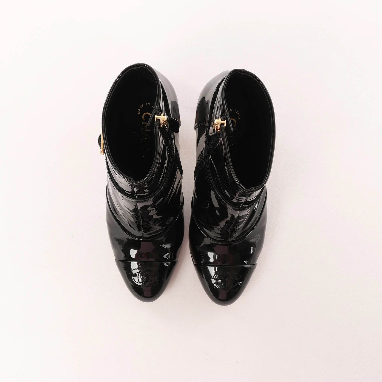 Chanel Coco Mark Patent Leather Ankle Boots in Black G31562, Size 37 C EU Zwart