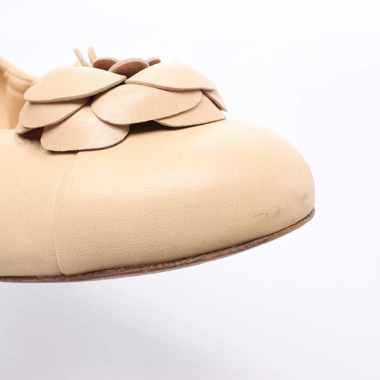 Chanel Coco Mark Camelia Leather Ballet Flats in Beige G32912, Size 39.5 EU Beige