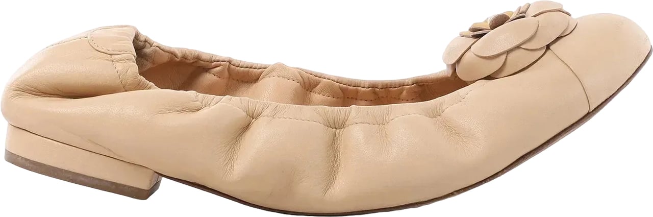 Chanel Coco Mark Camelia Leather Ballet Flats in Beige G32912, Size 39.5 EU Beige