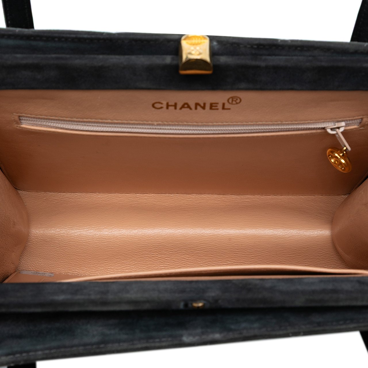 Chanel Quilted Suede Handbag Grijs