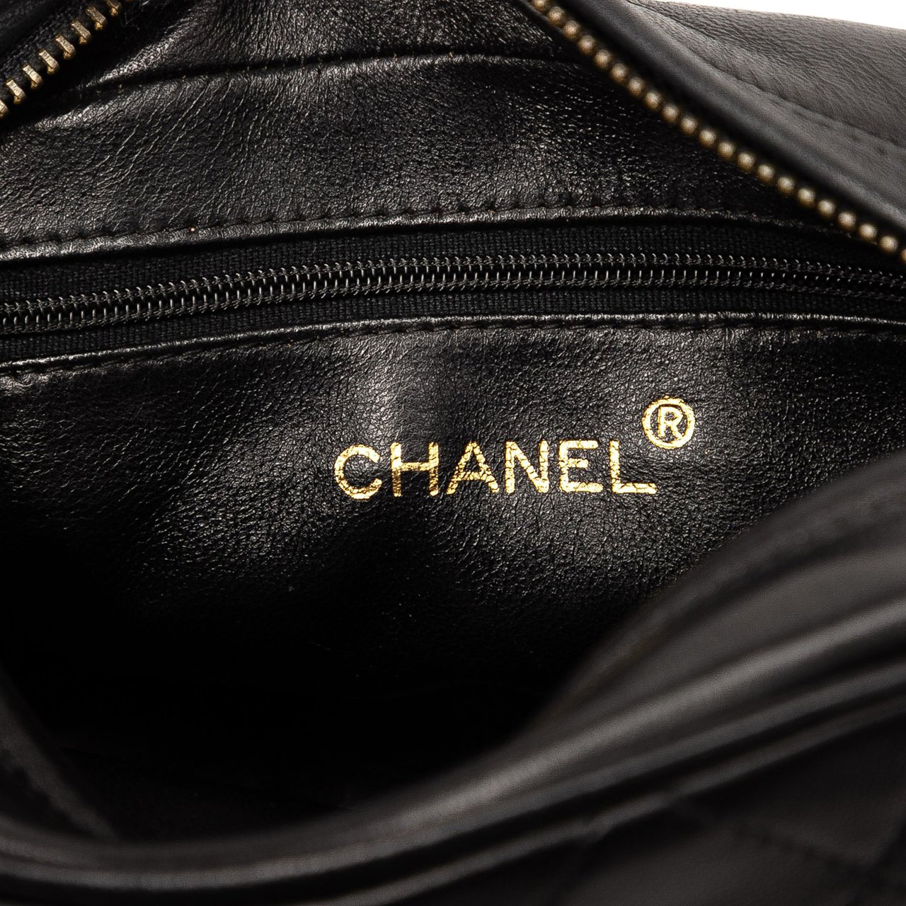 Chanel CC Quilted Lambskin Tassel Camera Bag Zwart