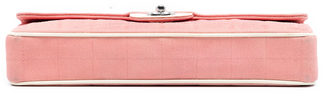 Chanel Chocolate Bar Canvas East West Flap Roze