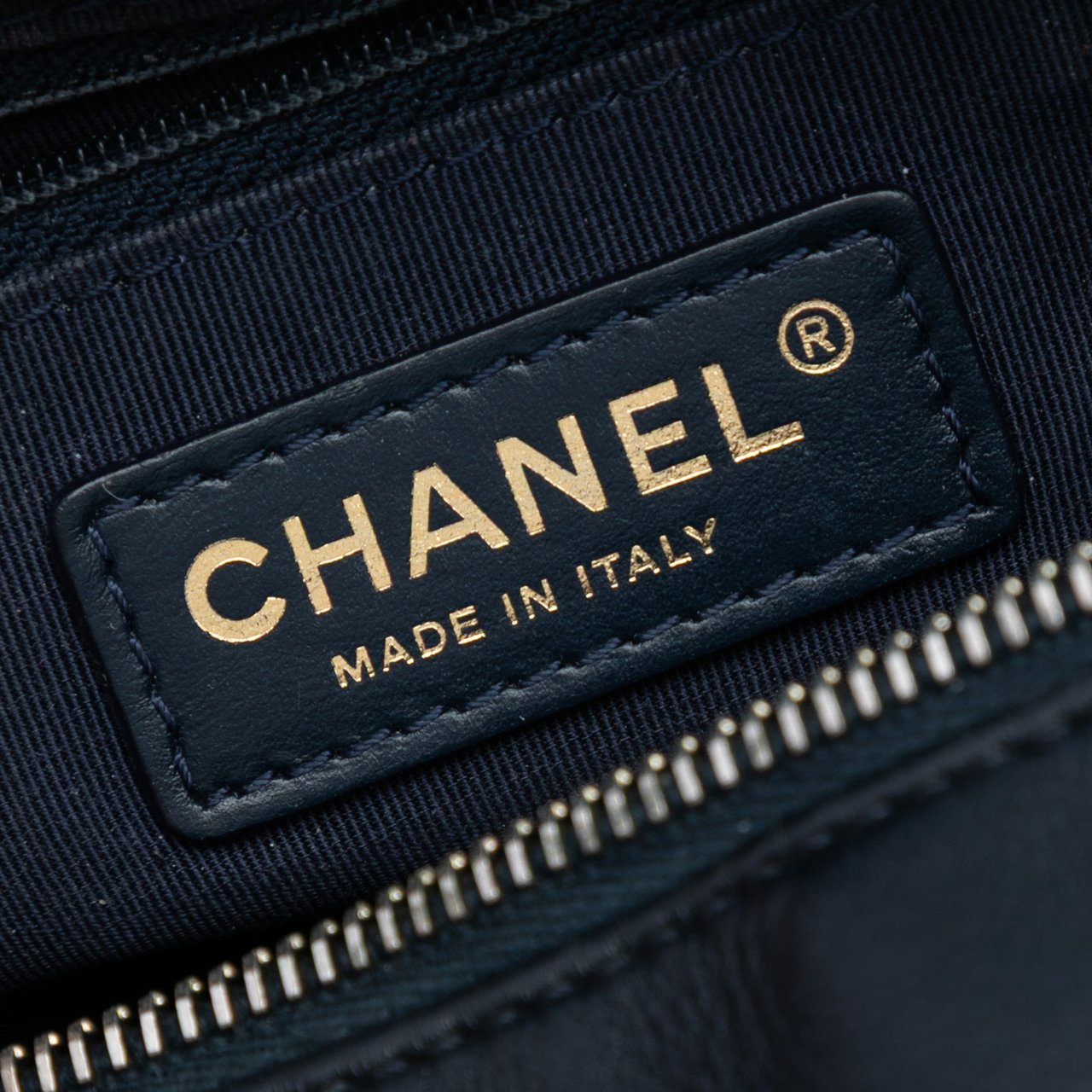 Chanel Small CC Quilted Lambskin Top Handle Vanity Case with Chain Zwart