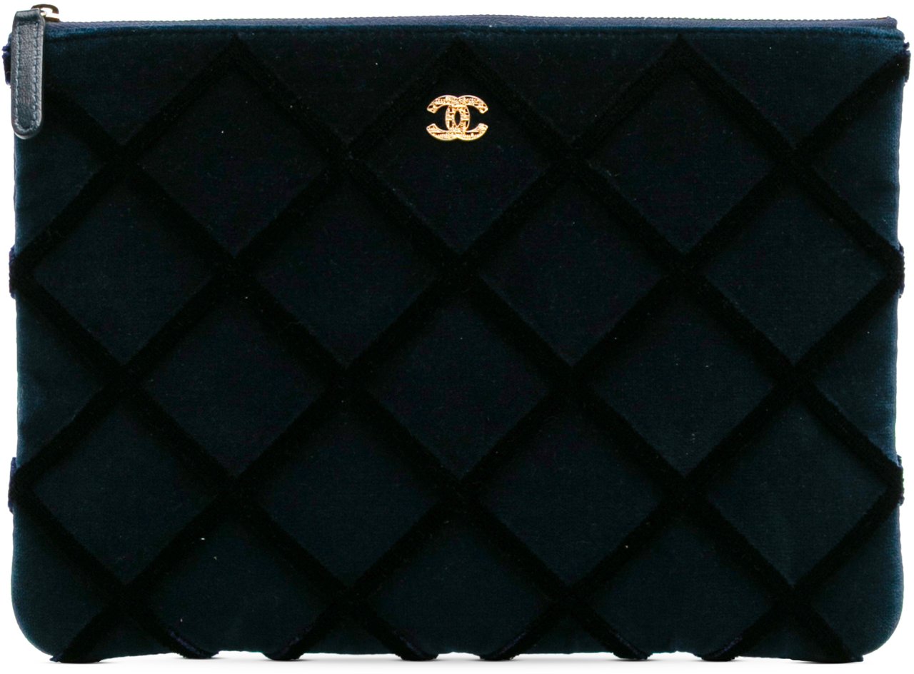 Chanel Medium CC Quilted Velvet O Case Clutch Blauw
