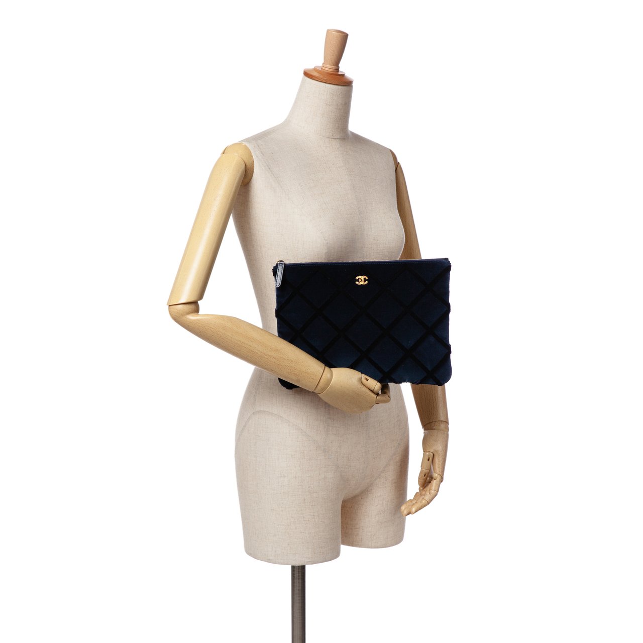 Chanel Medium CC Quilted Velvet O Case Clutch Blauw