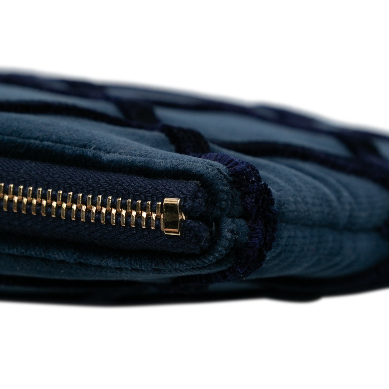 Chanel Medium CC Quilted Velvet O Case Clutch Blauw