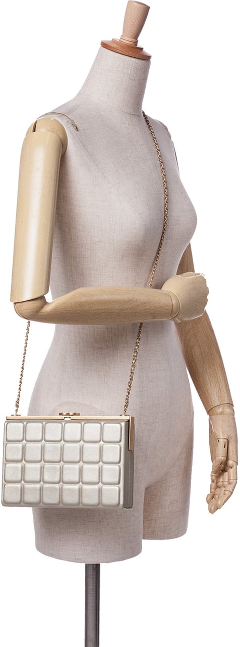 Chanel Chocolate Bar Metallic Lambskin Frame Clutch with Chain Goud