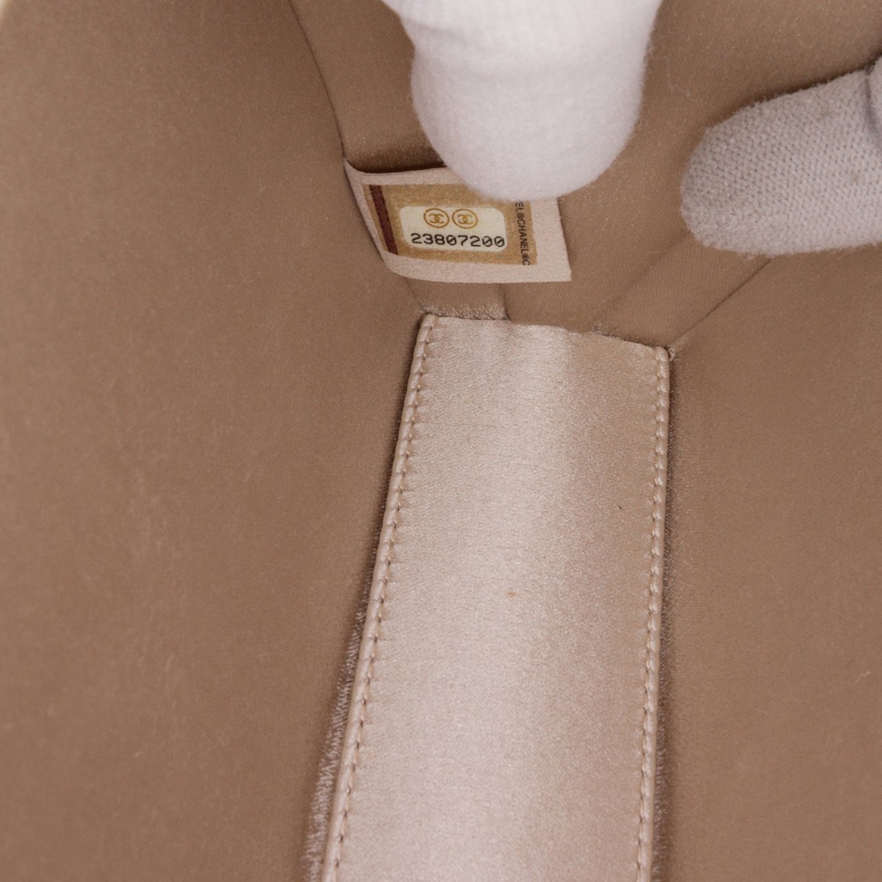 Chanel Chocolate Bar Metallic Lambskin Frame Clutch with Chain Goud