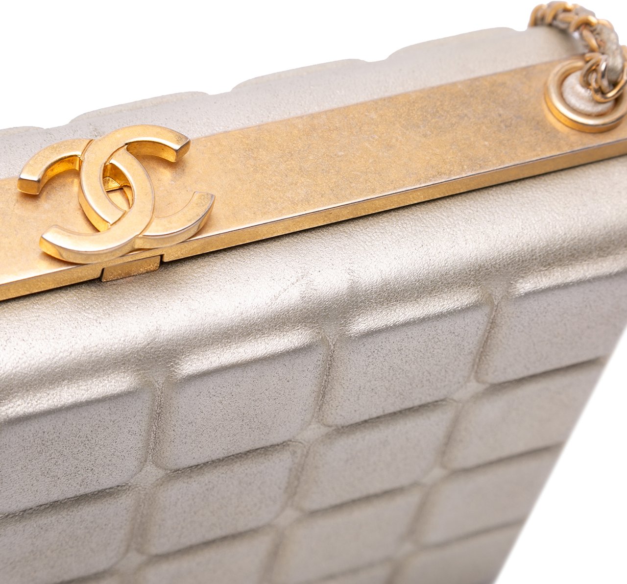 Chanel Chocolate Bar Metallic Lambskin Frame Clutch with Chain Goud