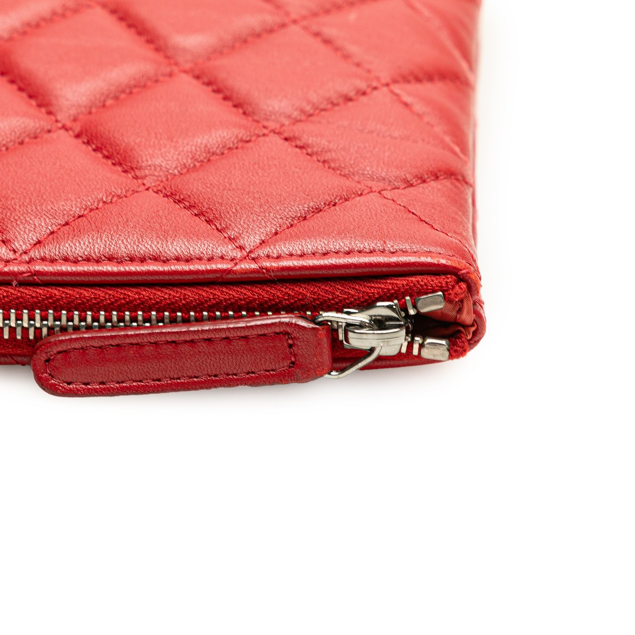 Chanel Medium Quilted Lambskin O Case Clutch Rood