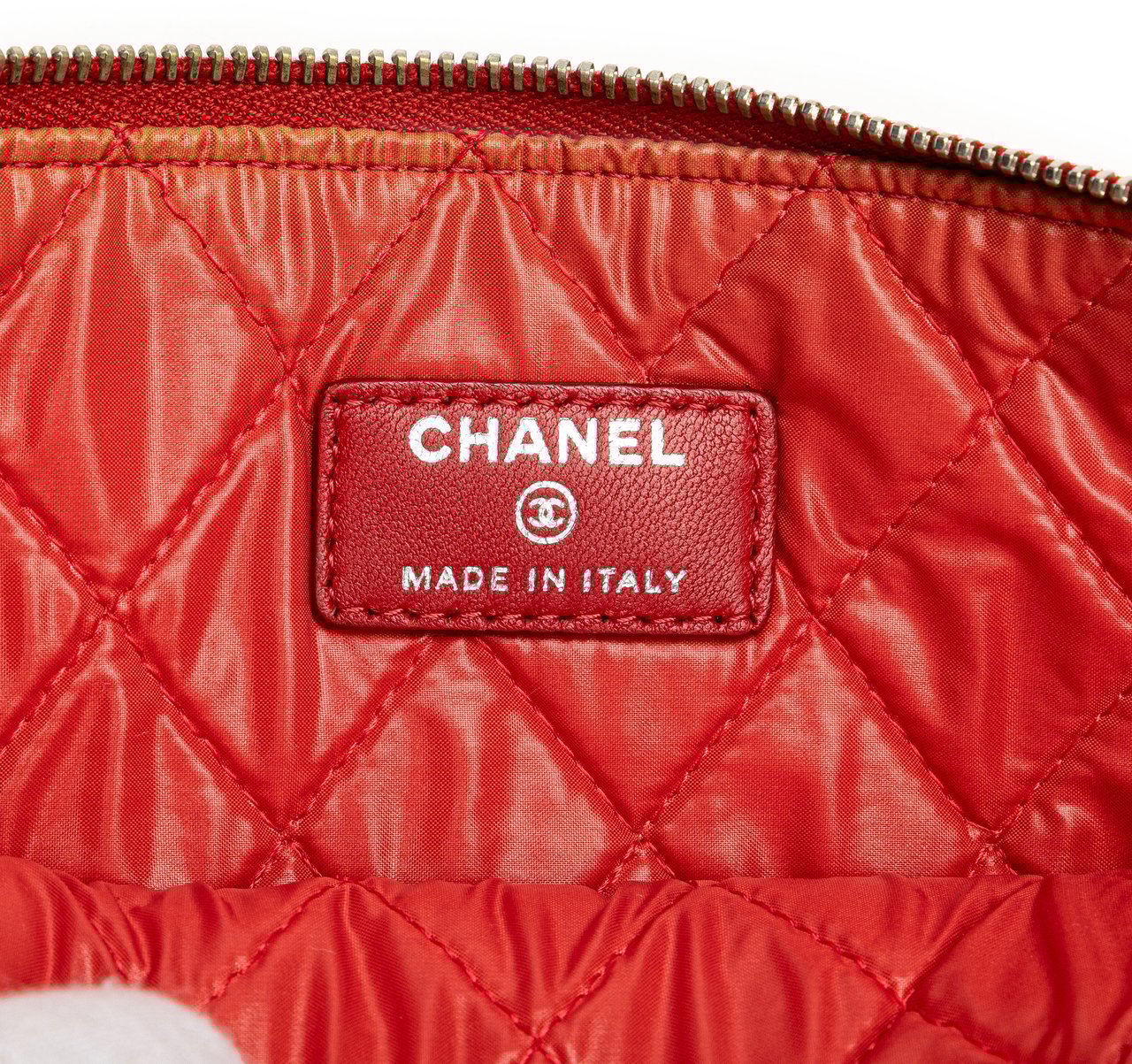 Chanel Medium Quilted Lambskin O Case Clutch Rood