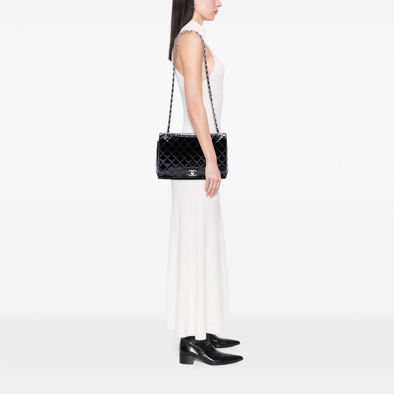 Chanel Maxi Classic Patent Double Flap Zwart