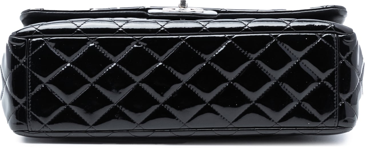 Chanel Maxi Classic Patent Double Flap Zwart