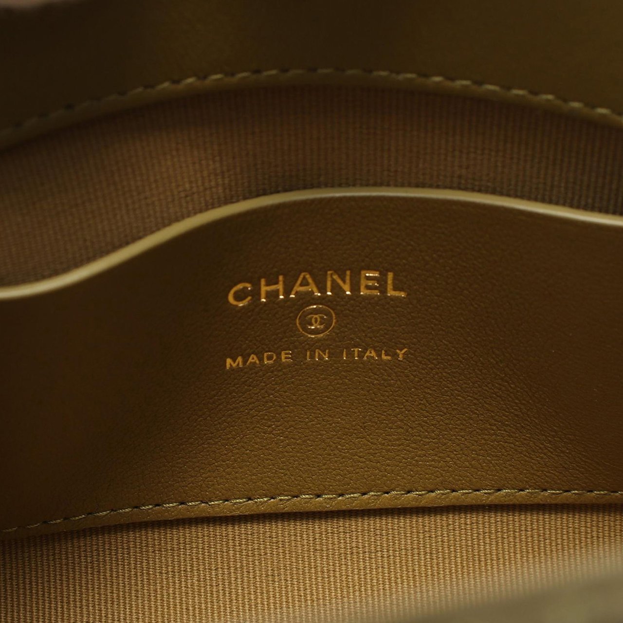 Chanel Quilted Lambskin Leo Shoulder Bag Groen