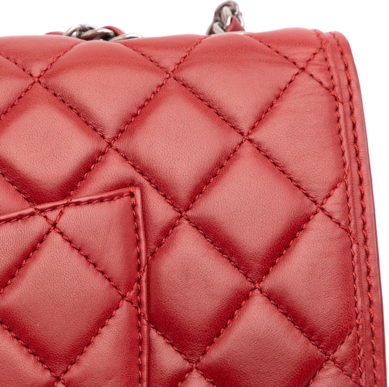 Chanel Medium Quilted Lambskin Citizen Flap Rood