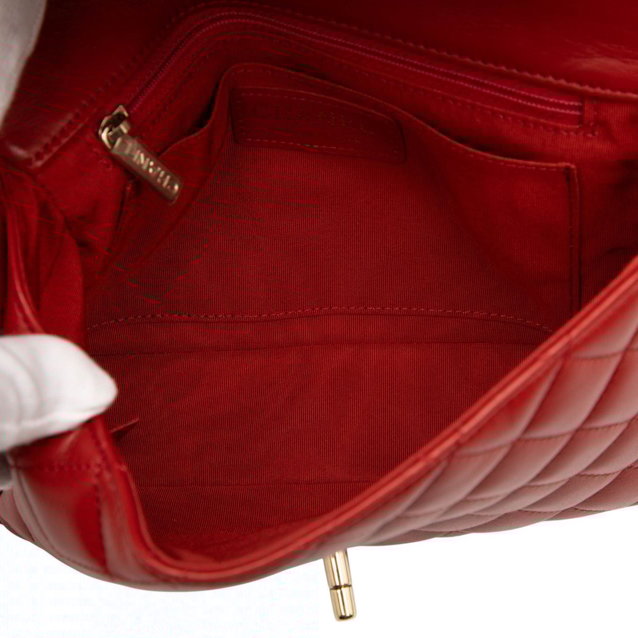 Chanel CC Quilted Calfskin Ruffle Strap Flap Rood