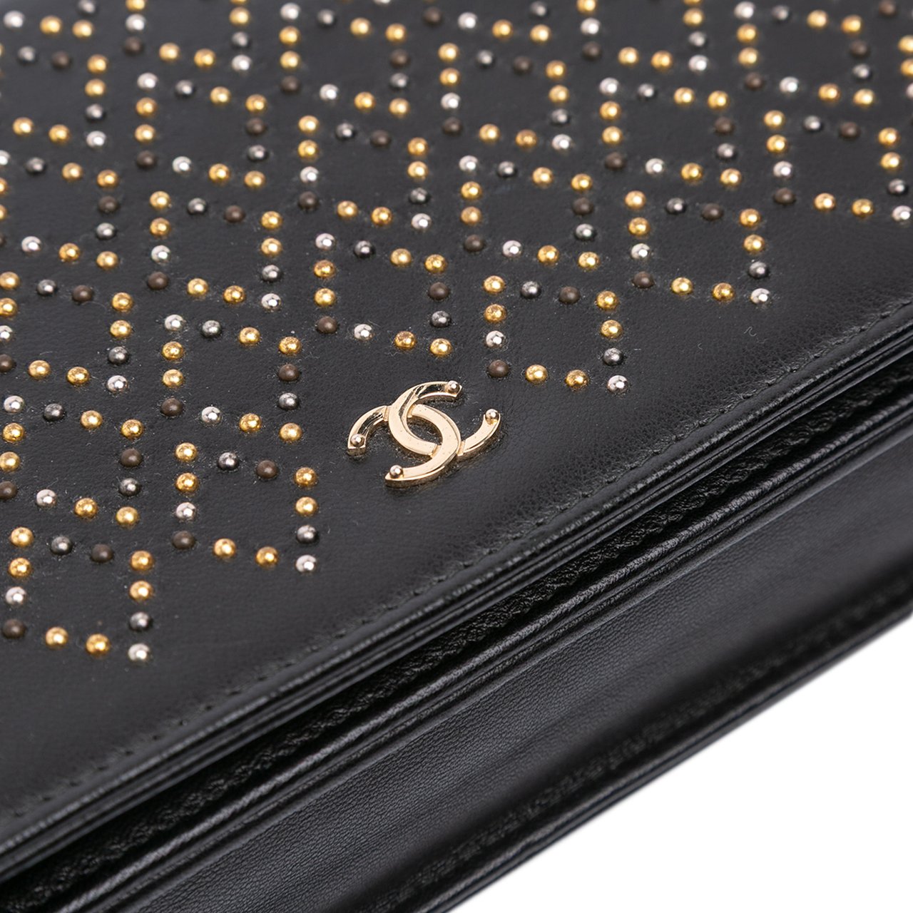 Chanel CC Studded Lambskin Wallet on Chain Zwart