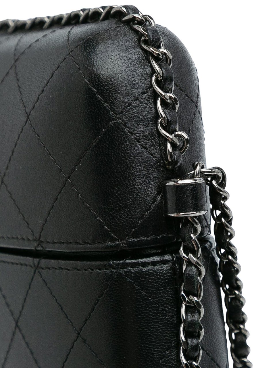 Chanel CC Quilted Lambskin Chain Around Phone Holder Zwart