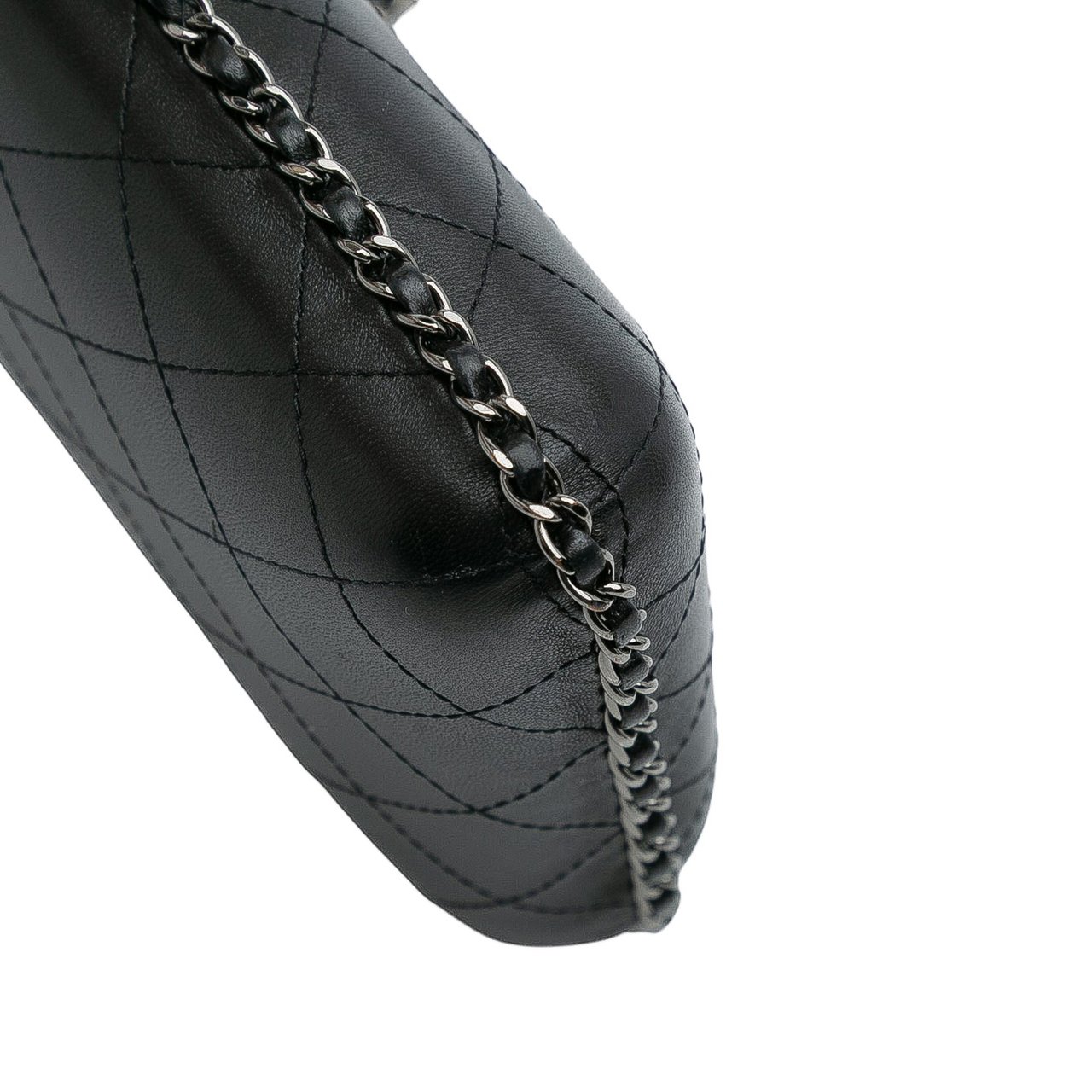 Chanel CC Quilted Lambskin Chain Around Phone Holder Zwart