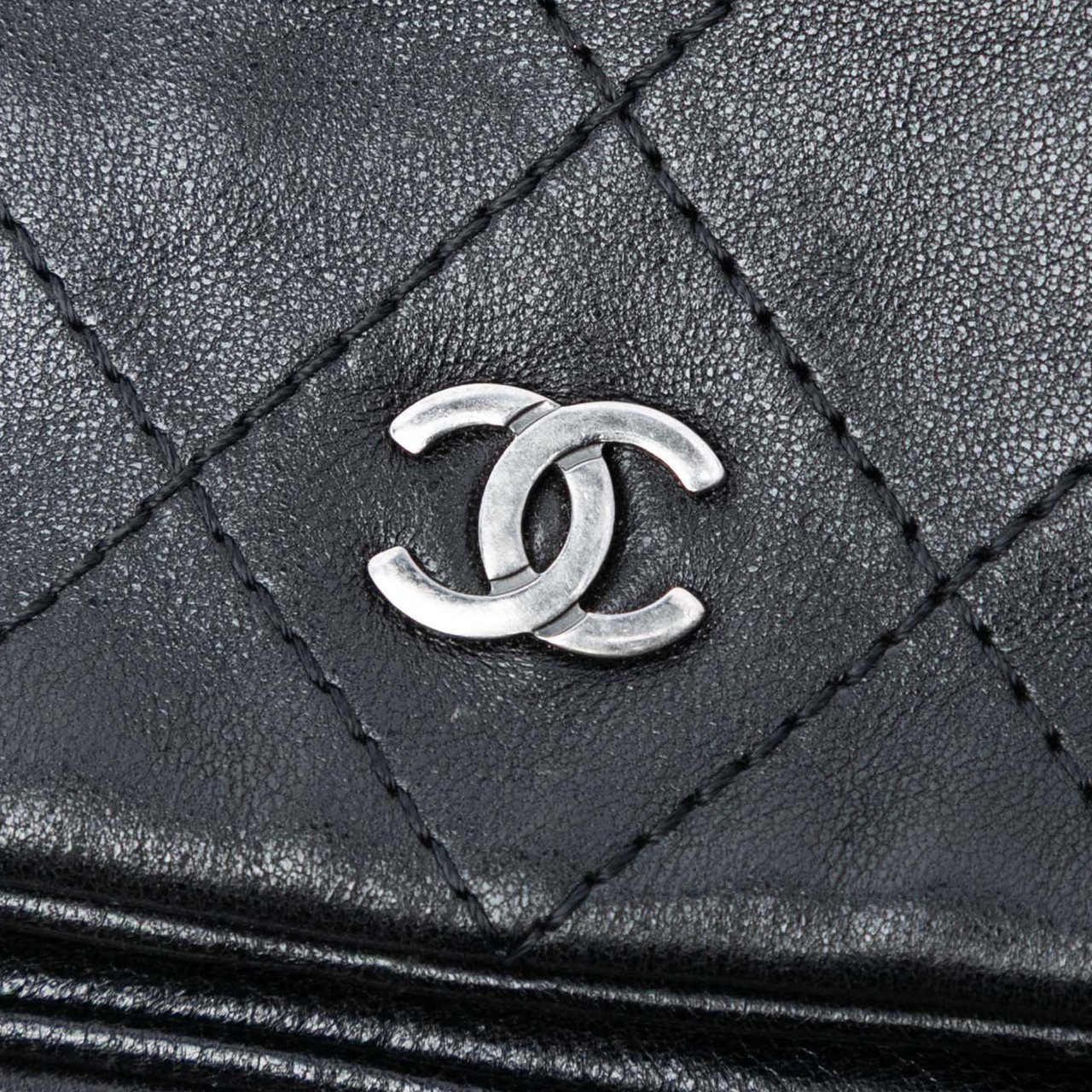Chanel CC Quilted Lambskin Full Flap Wallet on Chain Zwart